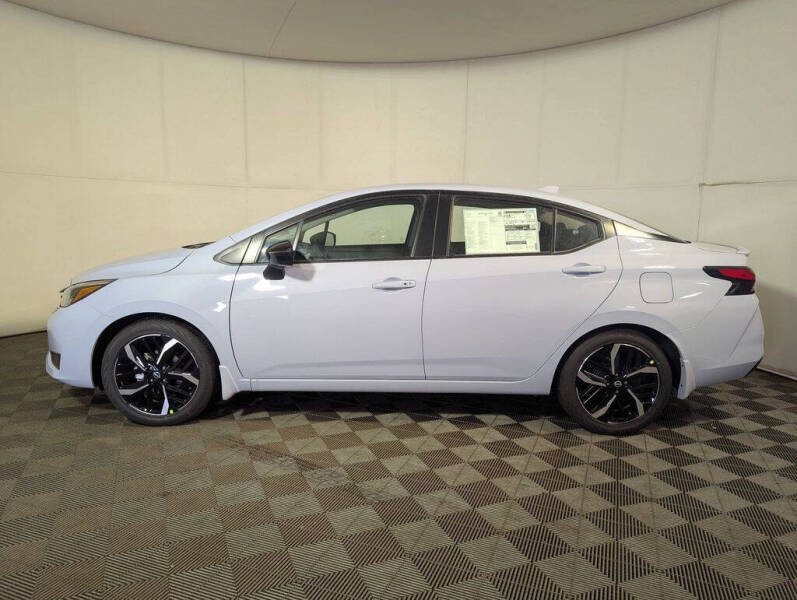 2025 Nissan Versa SR