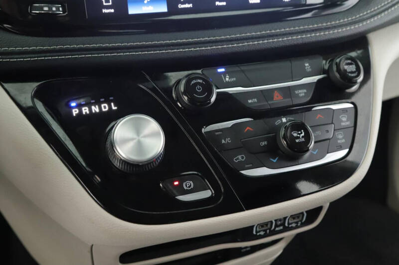 2022 Chrysler Pacifica Hybrid Touring L