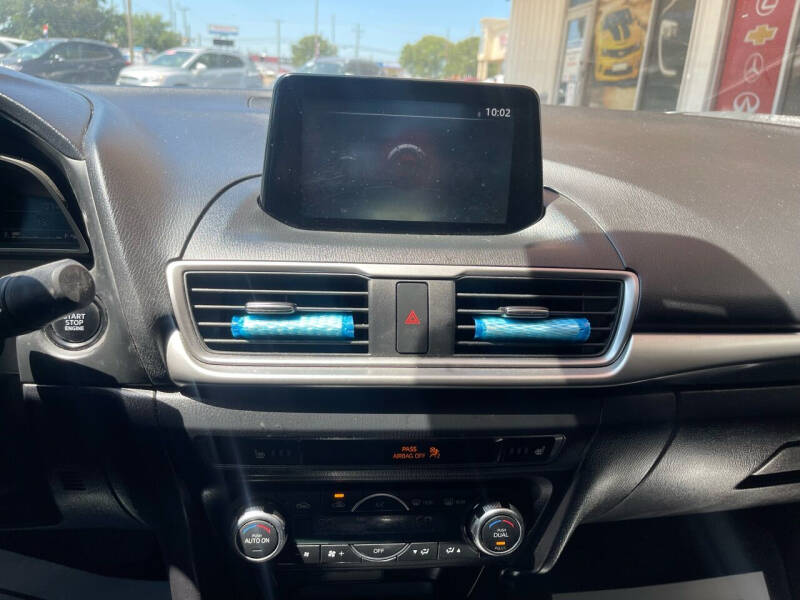 2018 Mazda MAZDA3 Touring