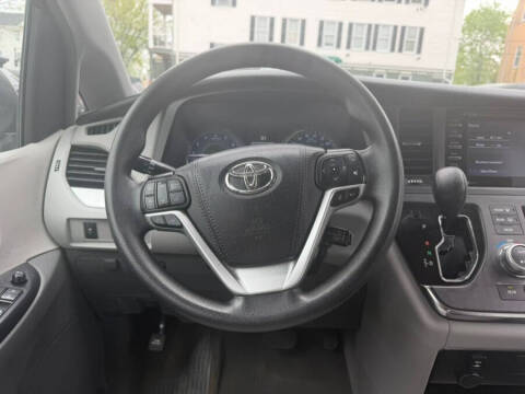2019 Toyota Sienna LE 7-Passenger