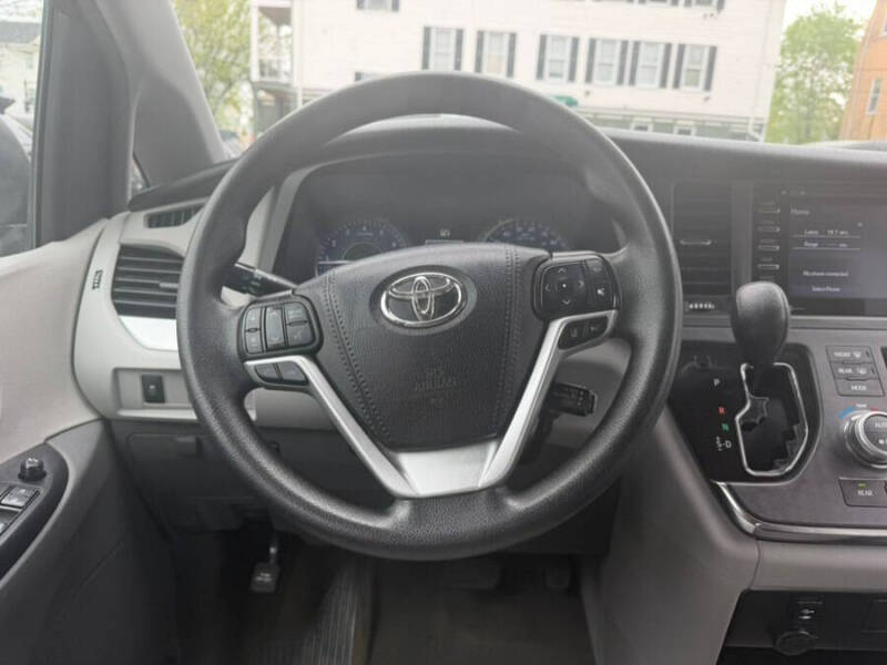 2019 Toyota Sienna LE 7-Passenger
