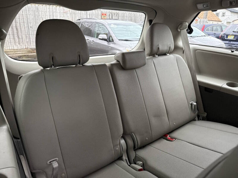 2015 Toyota Sienna XLE 8-Passenger