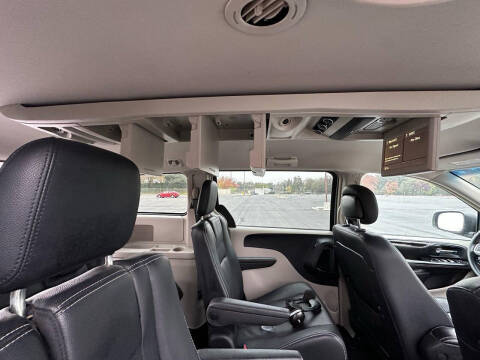 2016 Chrysler Town and Country Touring