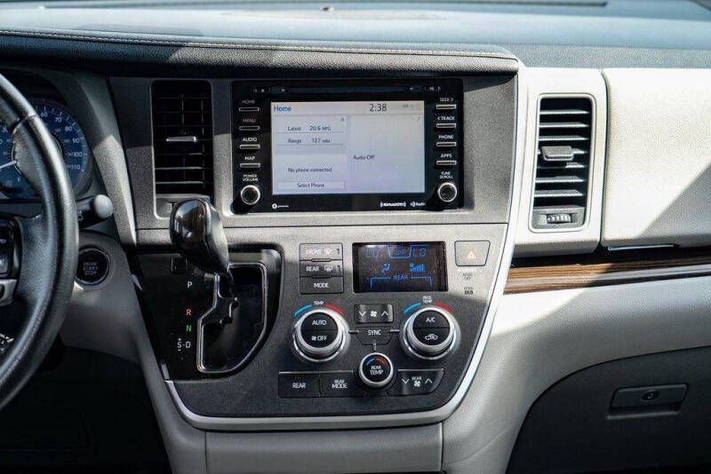 2020 Toyota Sienna XLE - Photo 20