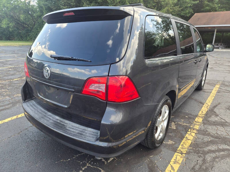 2011 Volkswagen Routan SEL