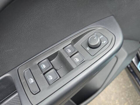 2025 Volkswagen Taos SE Black 4Motion