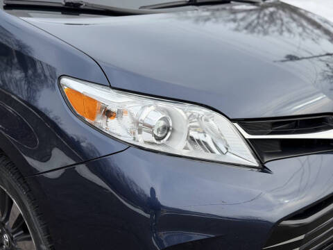 2018 Toyota Sienna LE 7-Passenger