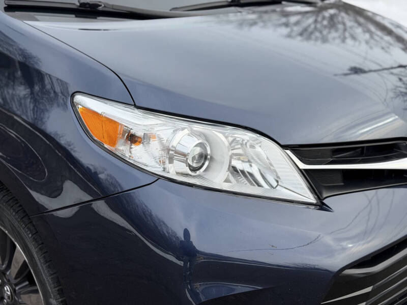 2018 Toyota Sienna LE 7-Passenger