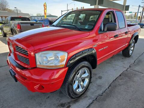 2006 Dodge Ram 1500 for sale at SpringField Select Autos in Springfield IL