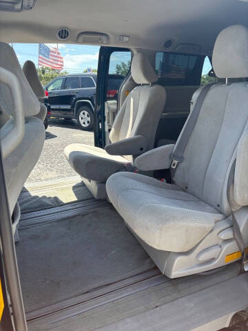 2011 Toyota Sienna LE 7-Passenger Auto Access Seat