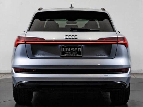 2022 Audi e-tron quattro Premium