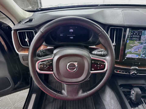 2024 Volvo XC60 B5 Plus Dark Theme