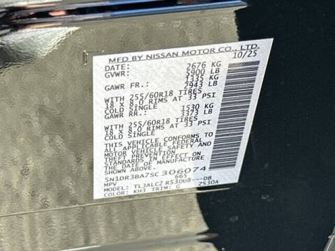 2025 Nissan Pathfinder SV