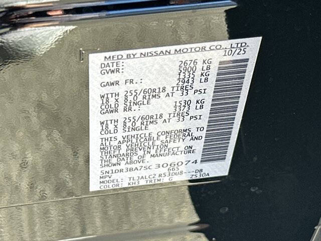 2025 Nissan Pathfinder SV