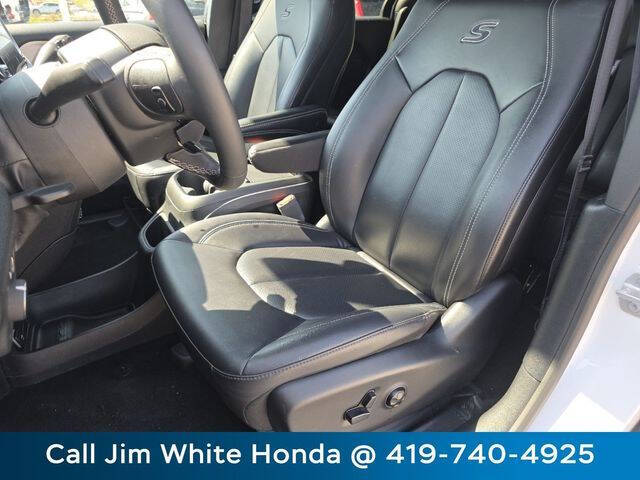 2024 Chrysler Pacifica Plug-In Hybrid Select