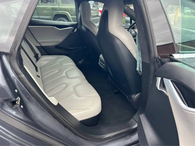 2015 Tesla Model S 70D