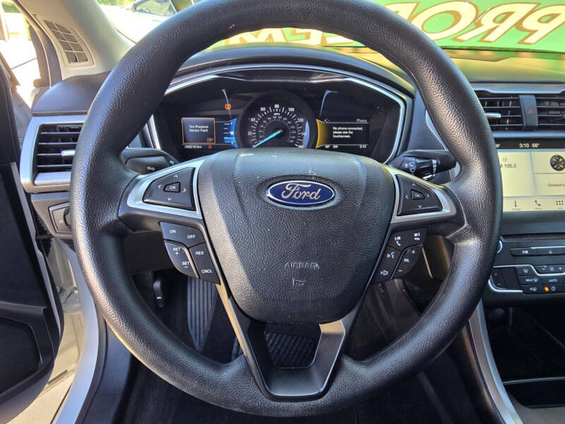 2017 Ford Fusion SE