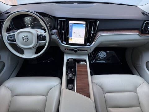 2022 Volvo S60 B5 Momentum