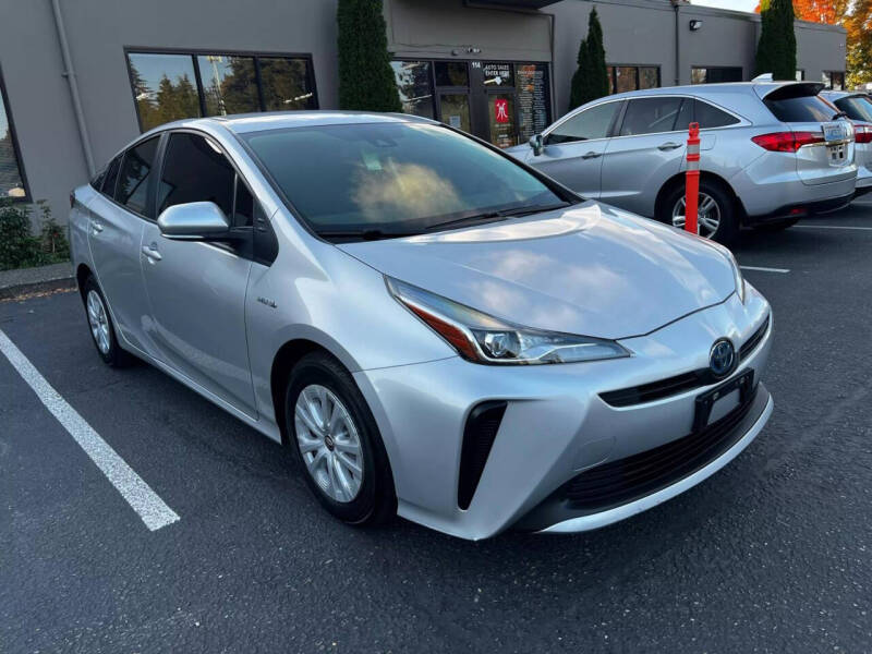 2022 Toyota Prius LE photo 3