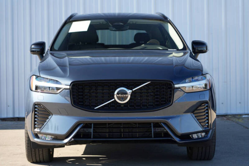 2024 Volvo XC60 B5 Plus Dark Theme