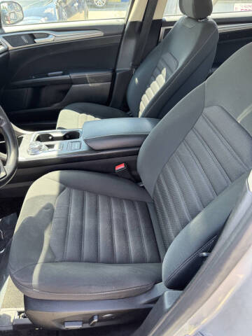 2017 Ford Fusion Hybrid SE