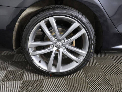 2018 Volkswagen Passat 2.0T R-Line