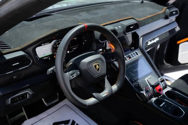 2024 Lamborghini Urus Performante