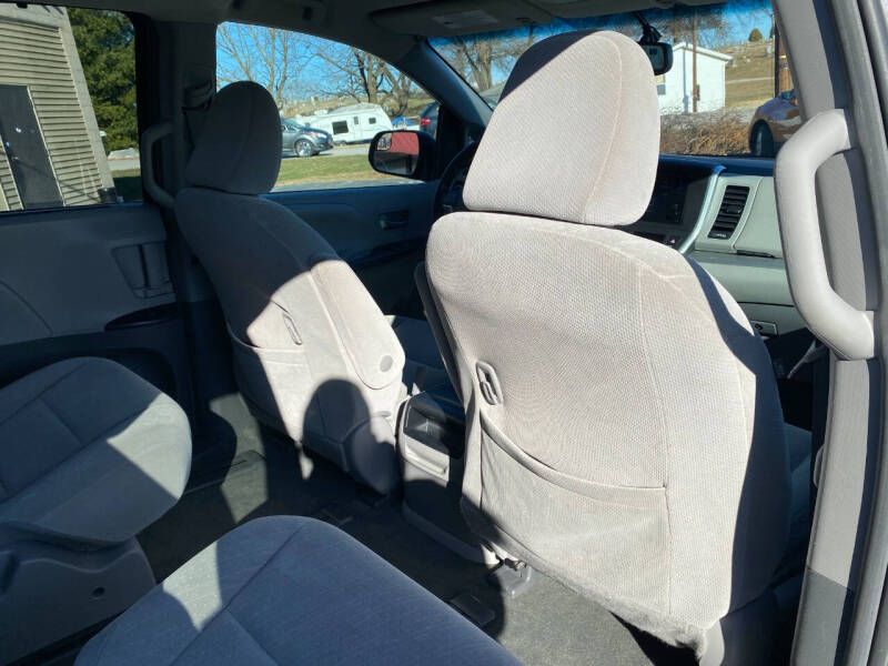 2017 Toyota Sienna LE 7-Passenger