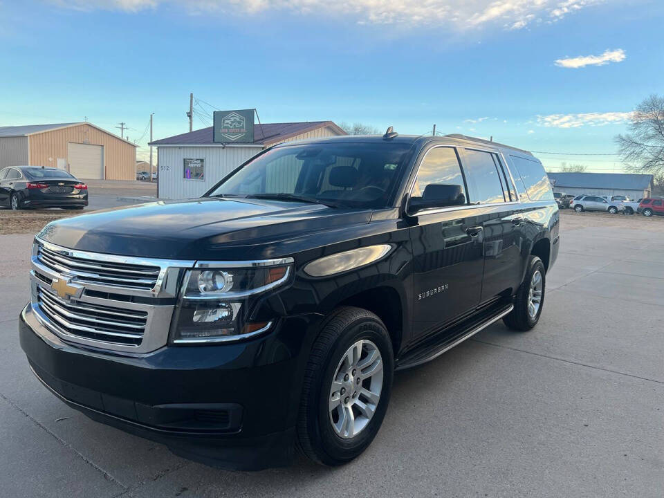 2019 Chevrolet Suburban LT - Photo 3