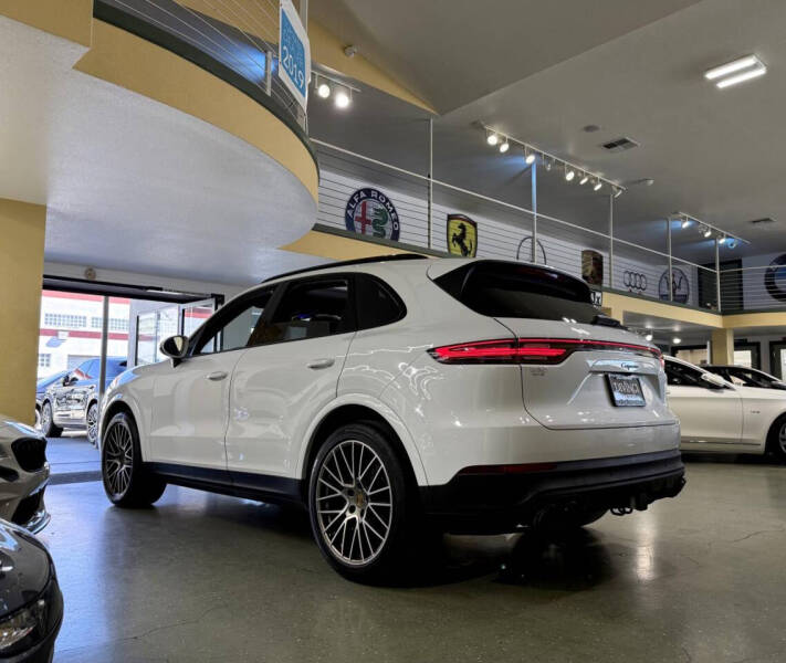 2022 Porsche Cayenne Platinum Edition