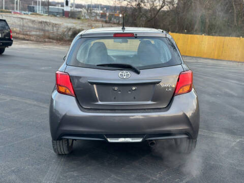 2015 Toyota Yaris 5-Door LE