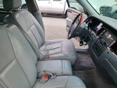 2005 Lincoln Town Car Signature Limited