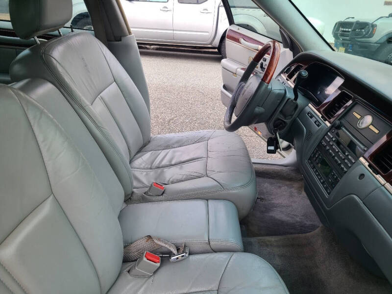 2005 Lincoln Town Car Signature Limited