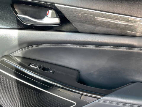 2017 Kia Cadenza Technology