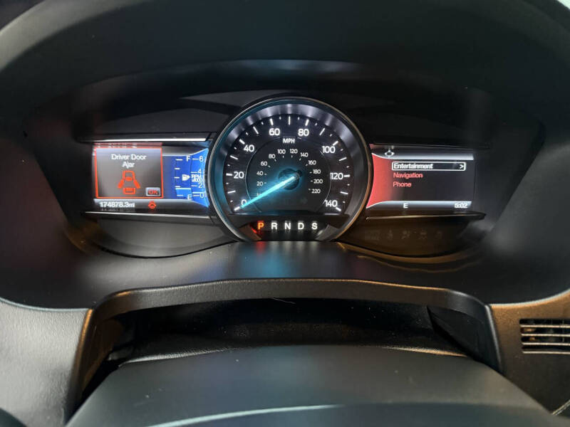 2016 Ford Explorer XLT's photo