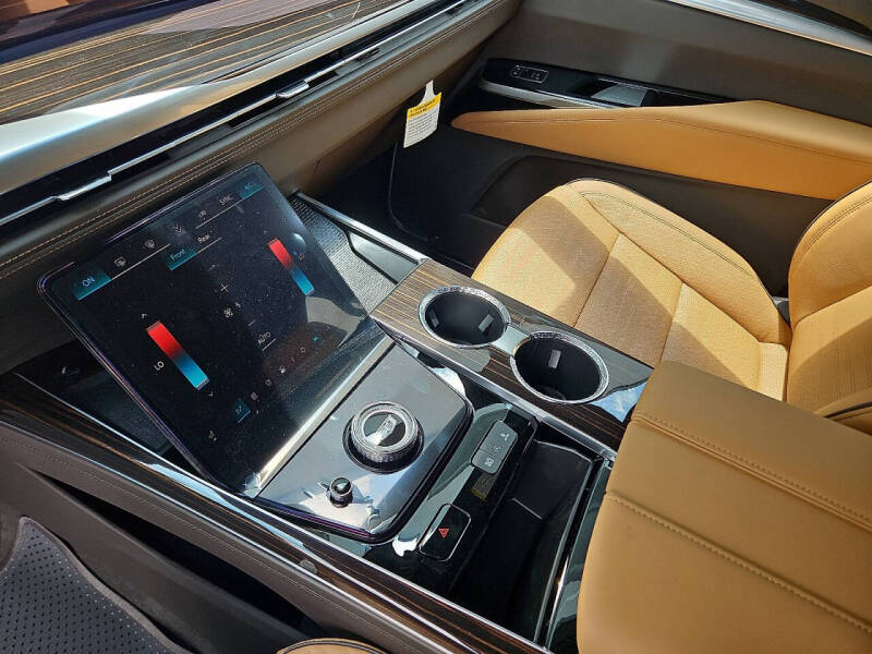 2025 Cadillac Escalade ESV Premium Luxury