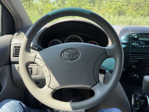 2005 Toyota Sienna LE 7 Passenger