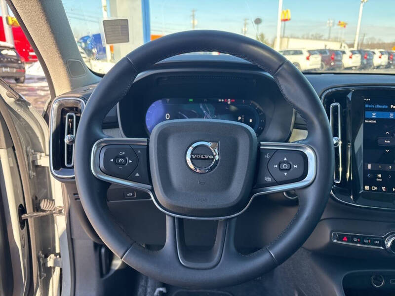 2025 Volvo XC40 B5 Plus Bright Theme