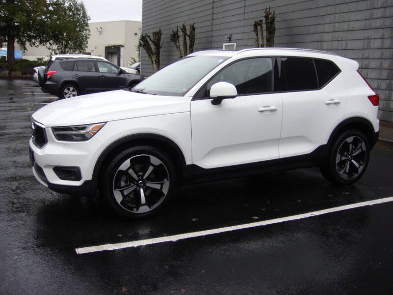 2020 Volvo XC40 T5 Momentum