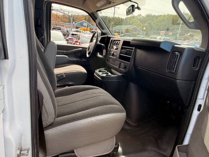 2023 GMC Savana 2500