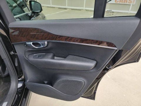 2017 Volvo XC90 T6 Momentum