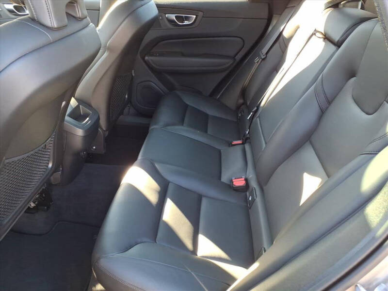 2025 Volvo XC60 B5 Core Dark Theme