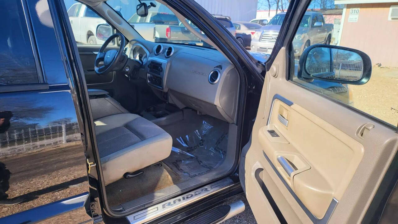 2006 Mitsubishi Raider for sale at AUTHE VENTURES AUTO in Red Oak, TX