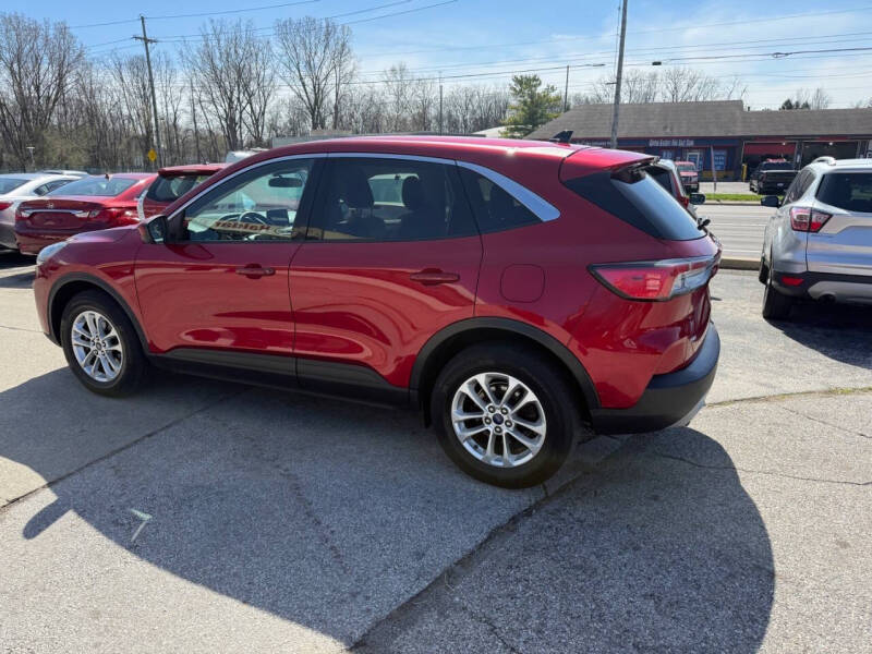 2020 Ford Escape SE