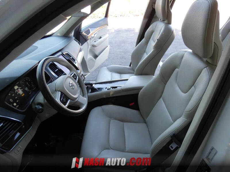 2016 Volvo XC90 T6 Momentum