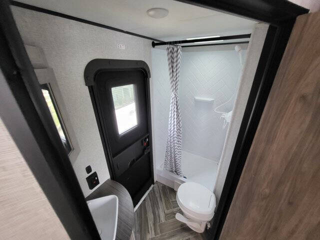 2025 Crossroads RV ZINGER 270BH