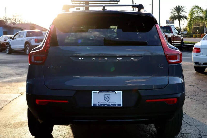 2022 Volvo XC40 T4 R-Design