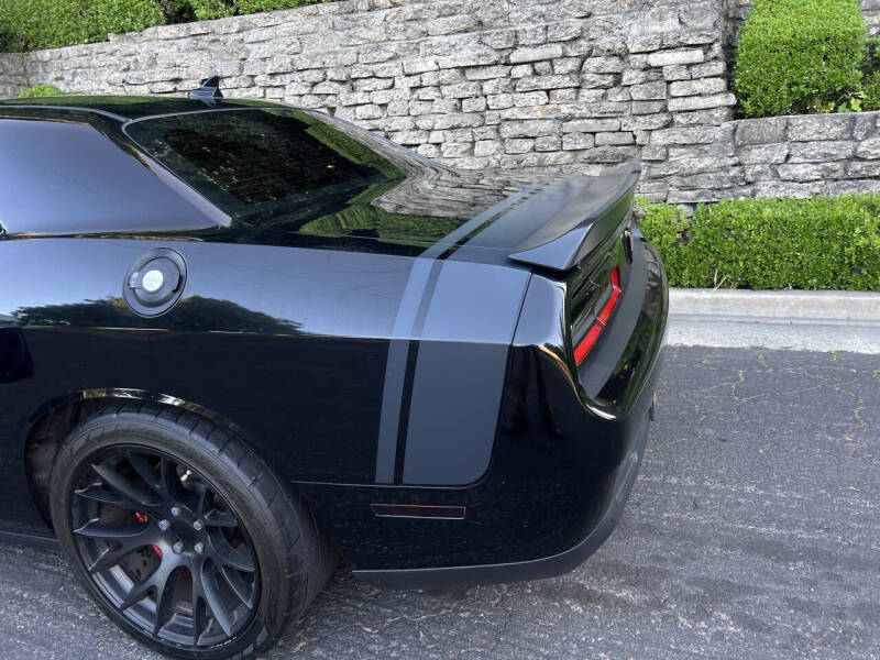 2016 Dodge Challenger 392 HEMI Scat Pack Shaker