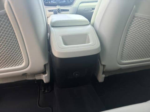 2022 Volvo XC60 B5 Momentum