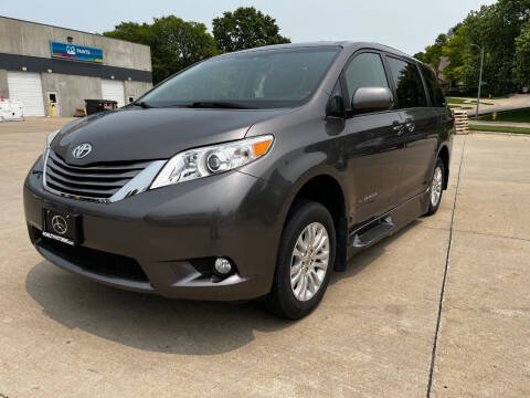 2015 Toyota Sienna XLE 8-Passenger